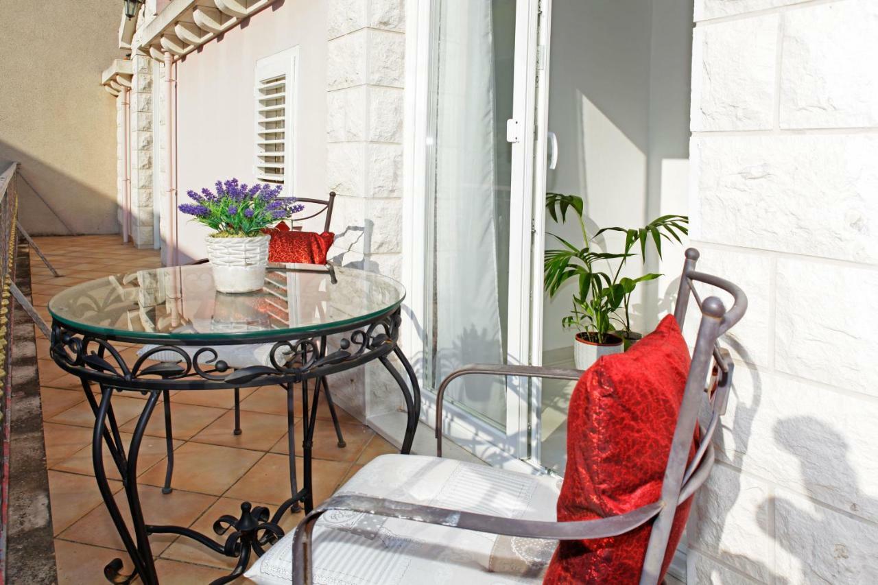 Apartment Ambroz Vela Luka Buitenkant foto