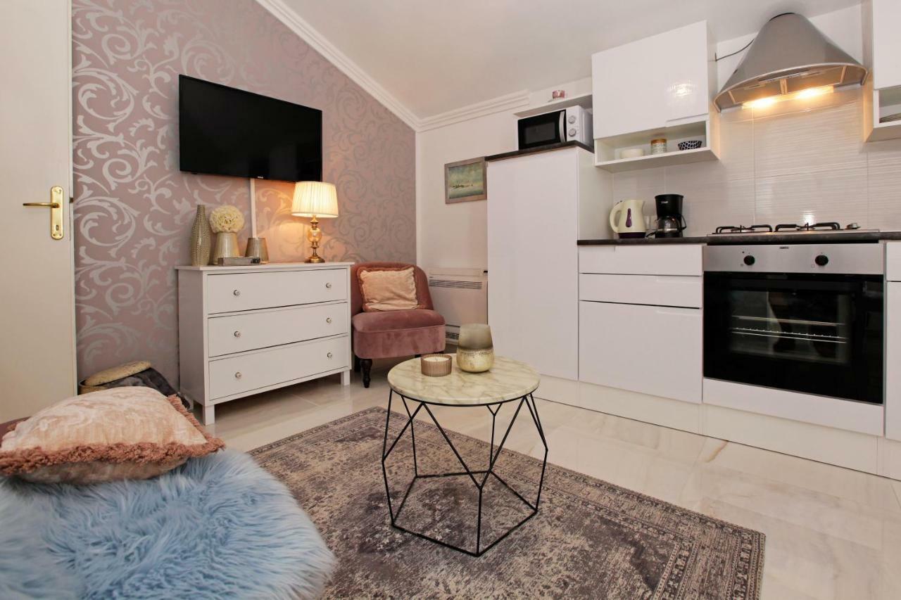 Apartment Ambroz Vela Luka Buitenkant foto