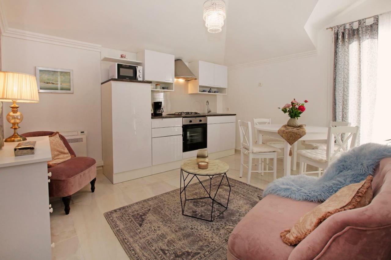 Apartment Ambroz Vela Luka Buitenkant foto