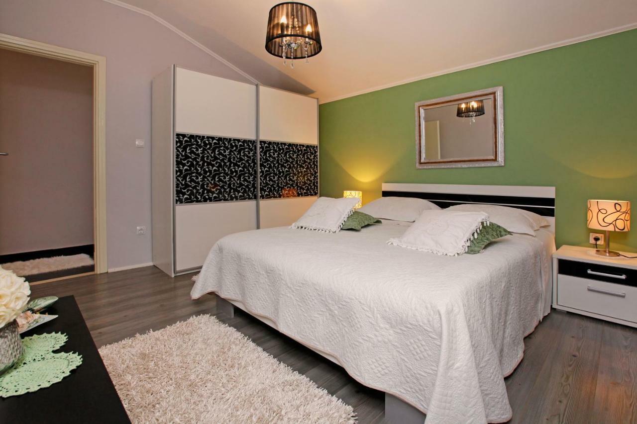 Apartment Ambroz Vela Luka Buitenkant foto